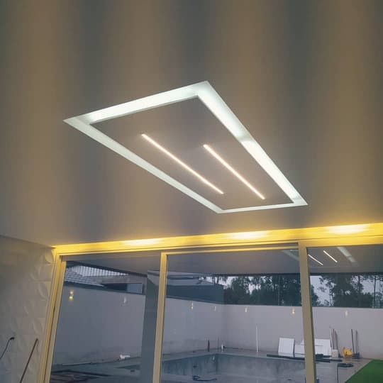Perfis de LED no teto